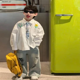 Set áo sơ mi trắng mix jean rách bé trai -sỉ Áo : 187k          Quần : 189k