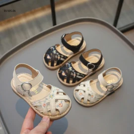 Sandal quai dán thêu hoa bé gái CUTE  -Giá sỉ như sau: sz 21-25: 126k sz 26-30: 137k 