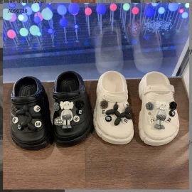 SỤC CROCS KÈM STIKCER CHO BÉ - sỉ 146k