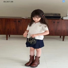 ÁO POLO KÈM CHÂN VÁY JEAN -Sỉ giá   áo :  size 90-150 giá 140k  size 160 giá 155k   ( k có sz 170) Váy : sz 90-150 giá 144k size 160 giá 158k  sz 170 giá  172k