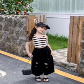 SÉT ÁO YẾM MIX QUẦN SUÔNG RÁCH-Sỉ giá áo: 102k  quần: 163k 