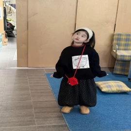 SET VINTAGE Áo nỉ cổ tròn dày dặn, kiểu dáng Hàn Quốc-Giá sỉ  như sau Áo nỉ lót lông :  193k  Quần lót lông : 135k Áo thun cam mặc trong : 255k