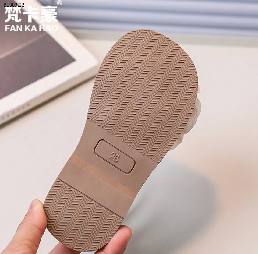 SANDAL CHIẾN BINH GẮN HOA -sỉ Sz 23-28 : 144k            Sz 29 -36 : 153k 