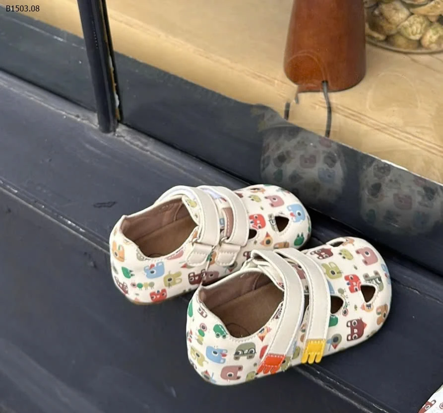 Giày quai dán họa tiết dễ thương -sỉ 135k