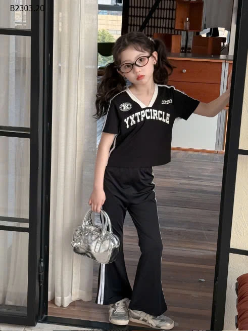 SÉT ÁO THUN CỔ V MIX QUẦN ỐNG LOE BÉ GÁI-sỉ Áo : 145k            Quần : 143k 