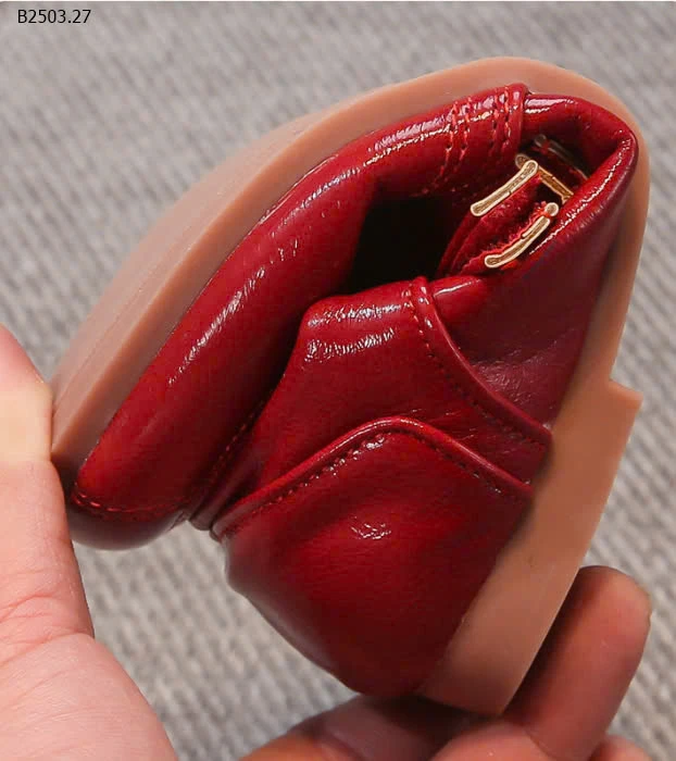 Giày quai dán bé gái -sỉ Sz 26-30 : 163k             Sz 31-36 : 170k 