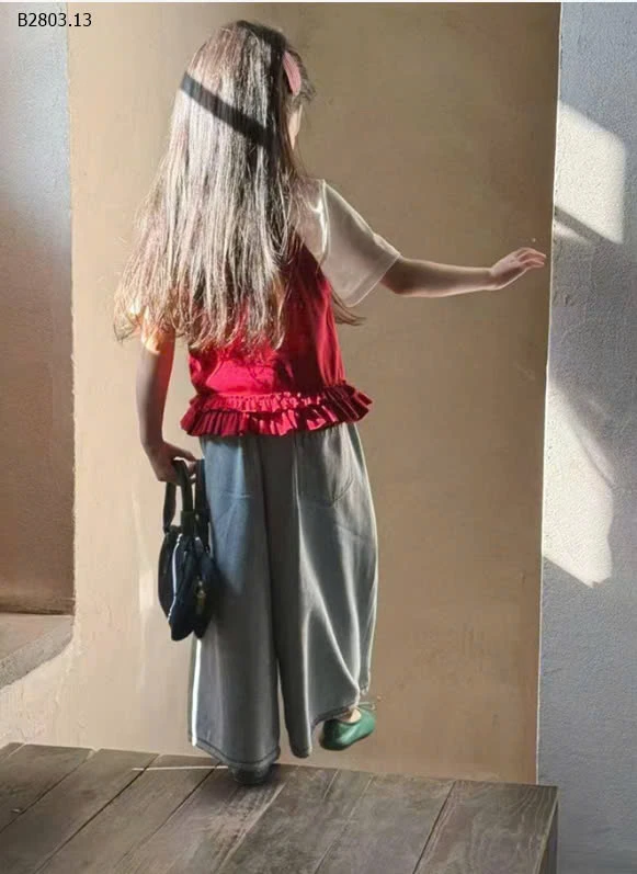 SET ÁO PHÔNG MIX 2 DÂY ĐỎ + QUẦN JEAN SUÔNG BG-sỉ Áo : 151k           Quần : 185k 