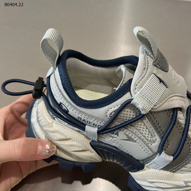 GIÀY THỂ THAO CÁ TÍNH-sỉ Sz 26-31 : 164k            Sz 32-37 : 174k 