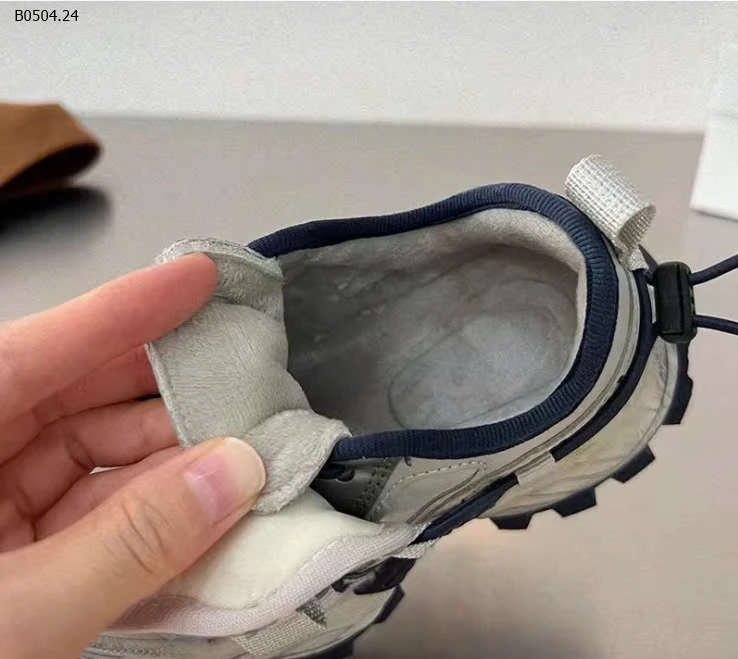 GIÀY THỂ THAO CÁ TÍNH -sỉ Sz 26-31 : 168k           Sz 32-37 : 178k 