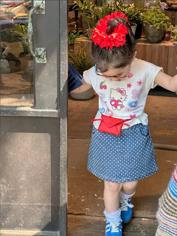 Set áo phông họa tiết mix jean bi -sỉ Áo : 94k          Váy : 162k 