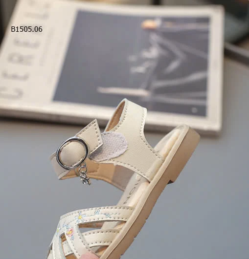 Sandal quai dán thêu hoa bé gái CUTE  -Giá sỉ như sau: sz 21-25: 126k sz 26-30: 137k 