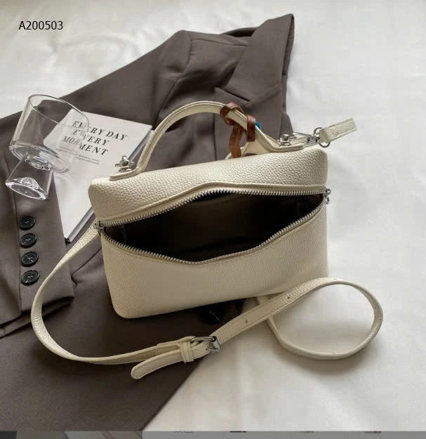 Túi kèm charm ngựa -Sỉ  145k