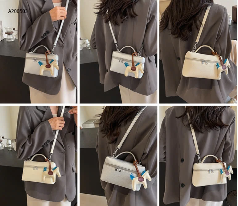 Túi kèm charm ngựa -Sỉ  145k