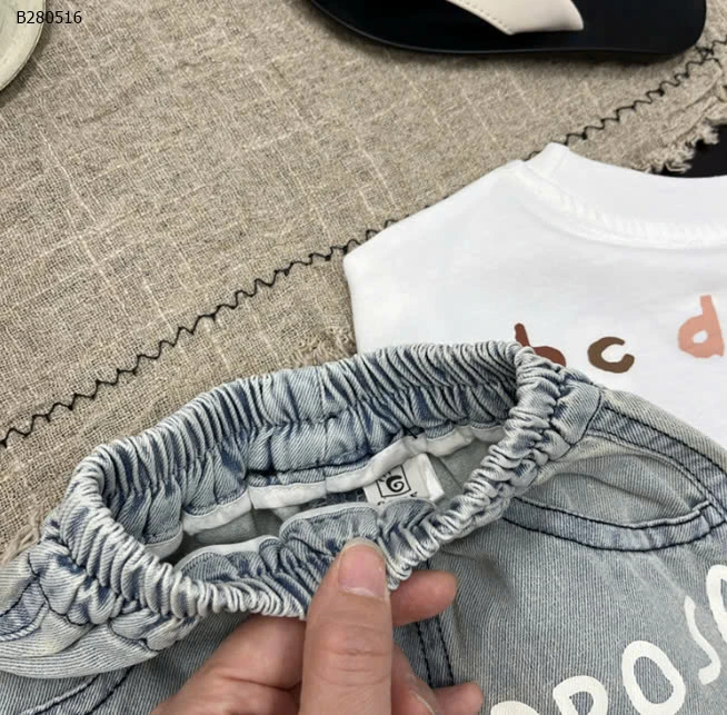 QUẦN JEAN IN CHỮ TRẮNG -Sỉ 130k