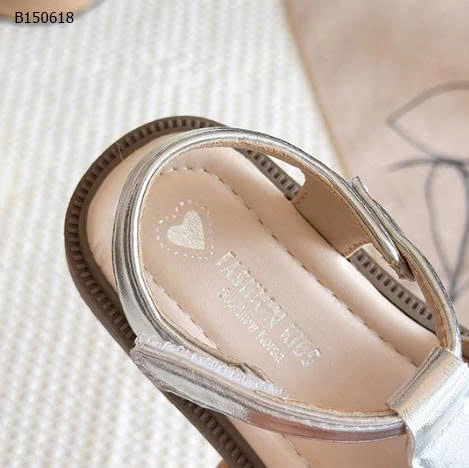 DÉP SANDAL TIM CHO BÉ GÁI - Sỉ  giá  sz 21-25: 131k  sz 26-30: 141k 