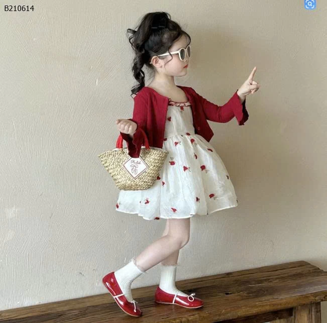 Váy hoa đỏ và áo khoác cardigan dệt kim cho bé -giá sỉ như sau Áo len cardigan màu đỏ  giá 135k Váy yếm hoa màu đỏ giá 214k