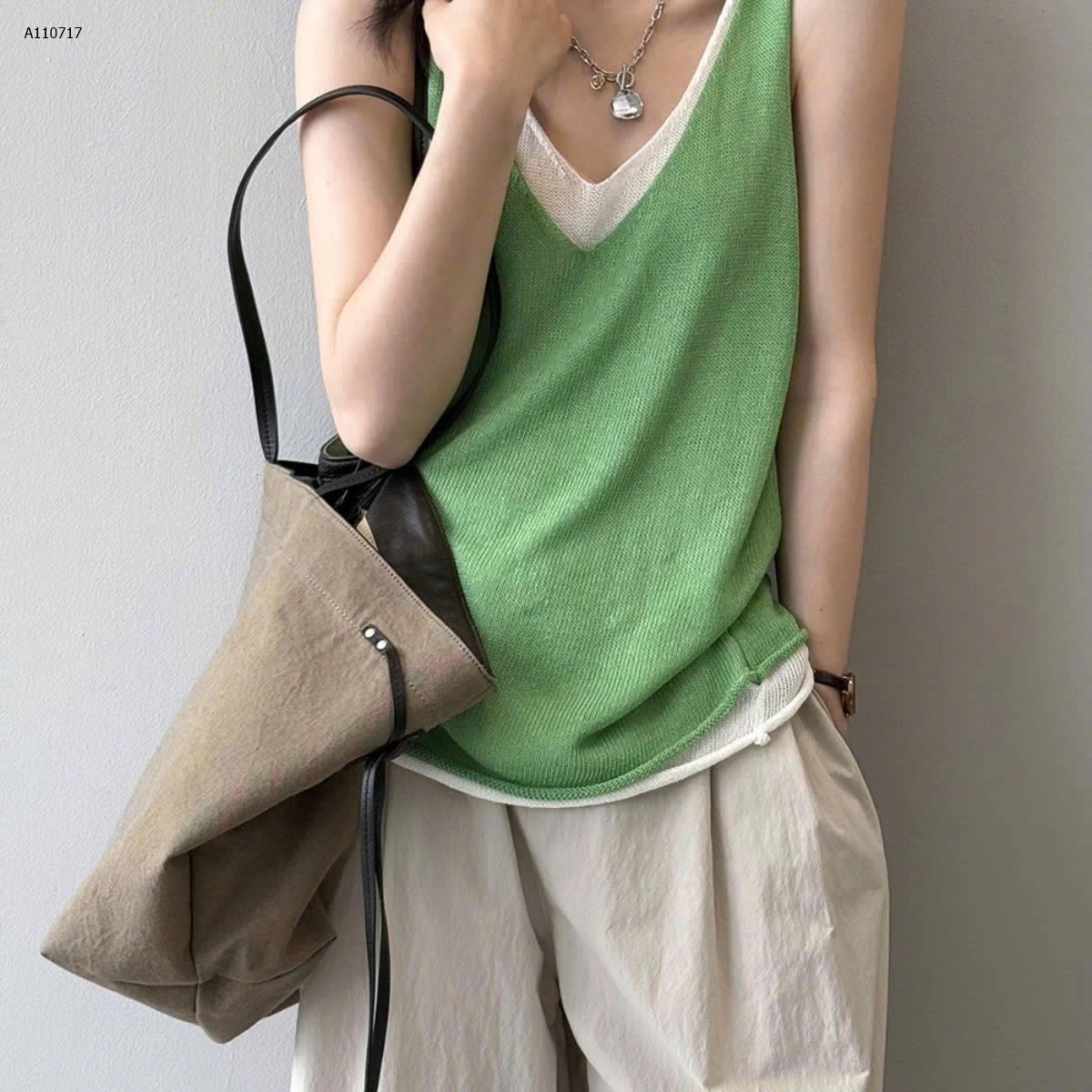 ÁO SÁT NÁCH CỔ V NỮ -Sỉ giá 109k