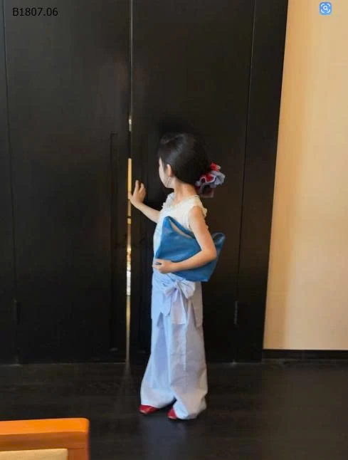 SÉT ÁO TRẮNG MIX QUẦN SUÔNG XANH-Sỉ giá áo: 122k  quần: 159k 