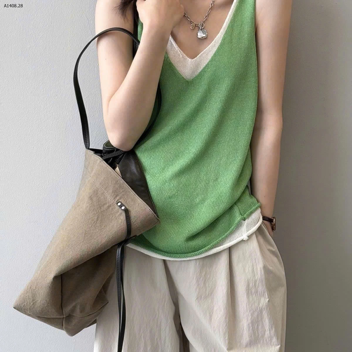 ÁO SÁT NÁCH CỔ V CHO NỮ -Sỉ giá 109k