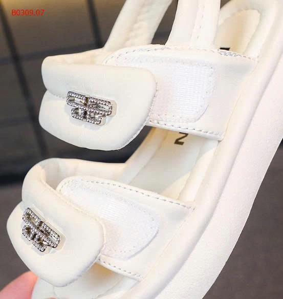SANDAL QUAI NGANG BÉ GÁI-Giá sỉ sz 26-30: 129k  sz 31-37: 138k 