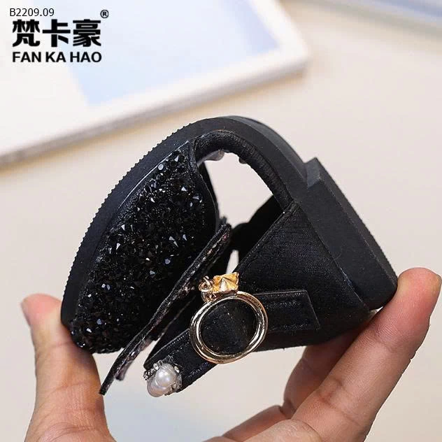 Giày công chúa Baotou đính bướm- sỉ giá  size 21-25 giá 129k size 26-35 giá 138k