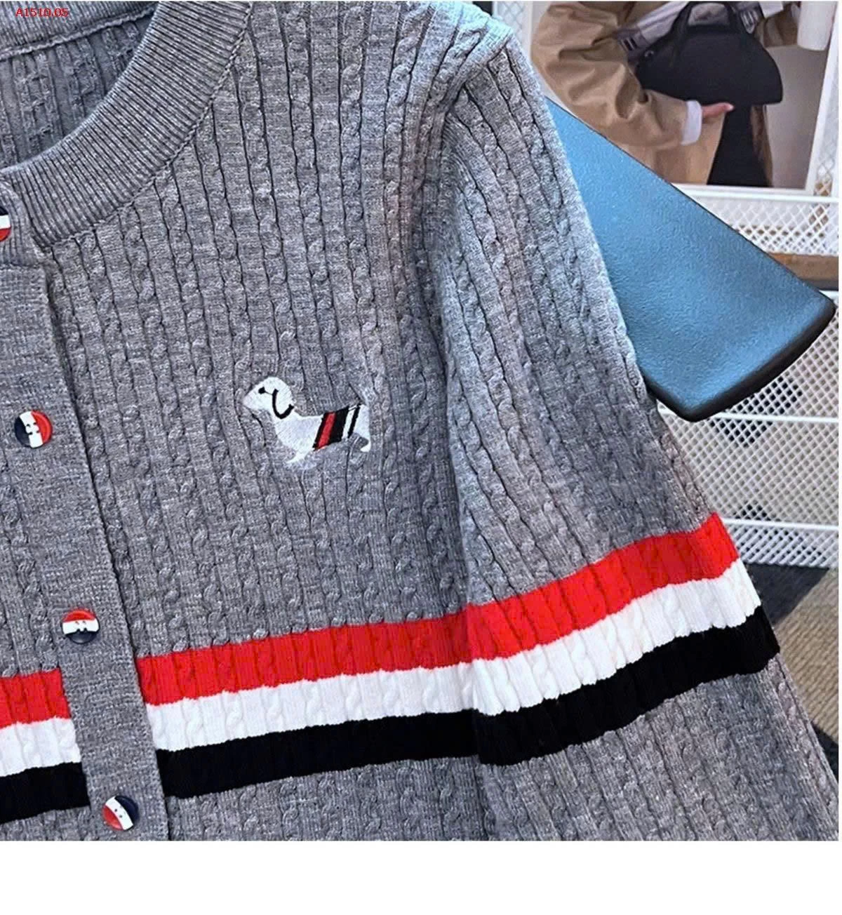 ÁO CARDIGAN KẺ GIỮA THÊU HỌA TIẾT CHO NỮ  - sỉ 171k