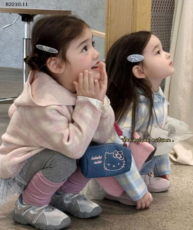 ÁO LEN MŨ QUẢ BÔNG KẺ CARO DỄ THƯƠNG  -Giá sỉ sz 90-130: 213k  sz 140-150: 249k 