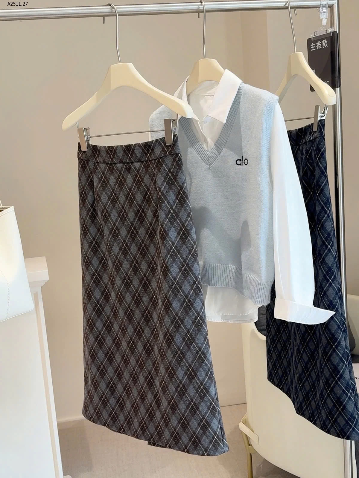 Chân váy midi kẻ caro cổ điển  dành cho nữ nhà ANNA-Giá sỉ 163k