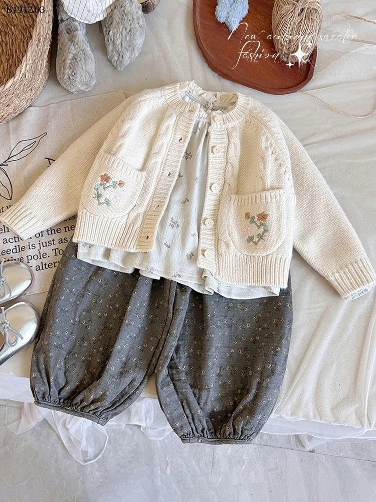 SÉT LEN HOA 3 CHI TIẾT  - Giá sỉ áo khoác len: 173k  sơ mi hoa: 135k  quần: 143k