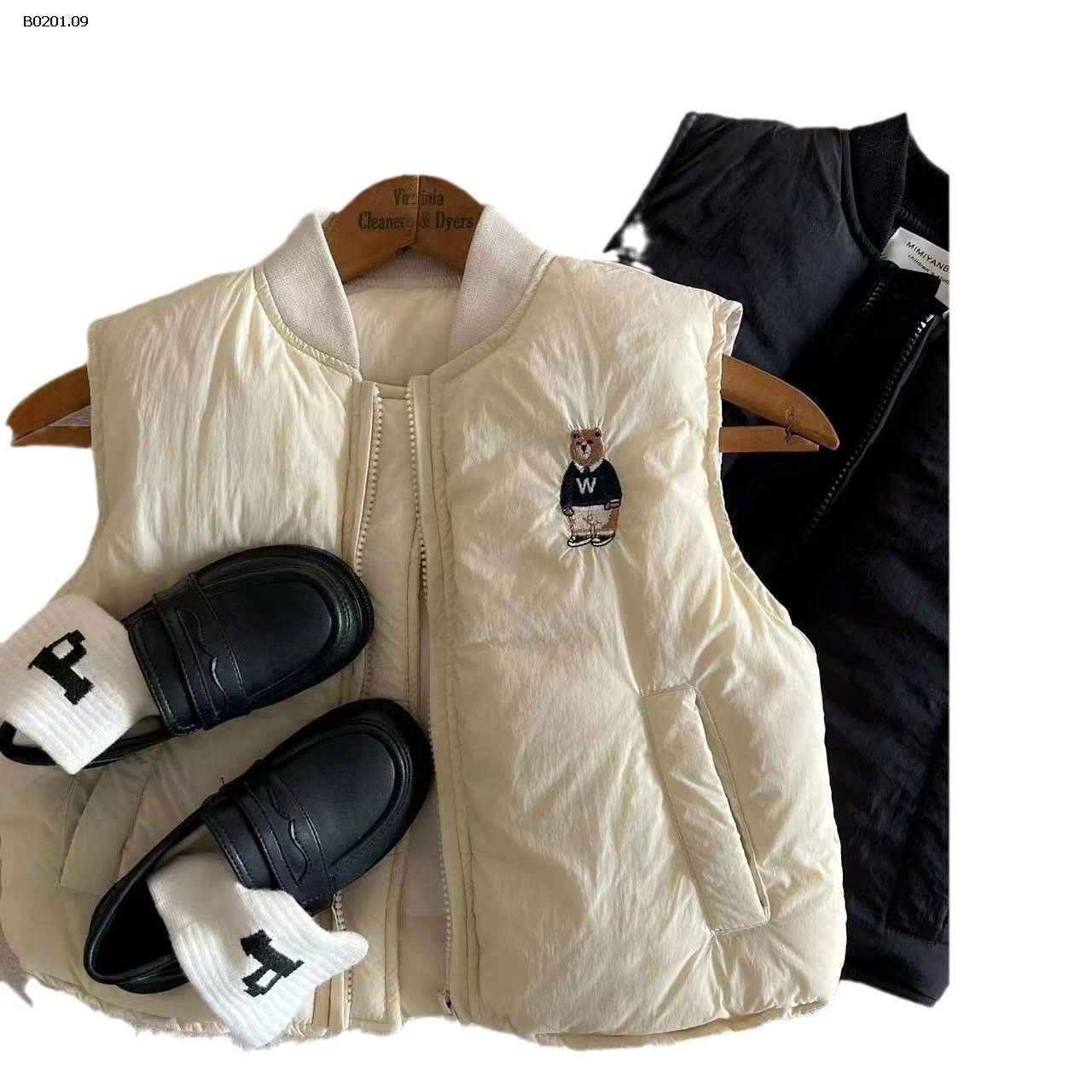 ÁO KHOÁC GILE  CHO BÉ -Giá sỉ  mẫu 1 - 2 : áo khoác gile phao : 165k mẫu 3 4 5 : gile len lông cừu : 148k