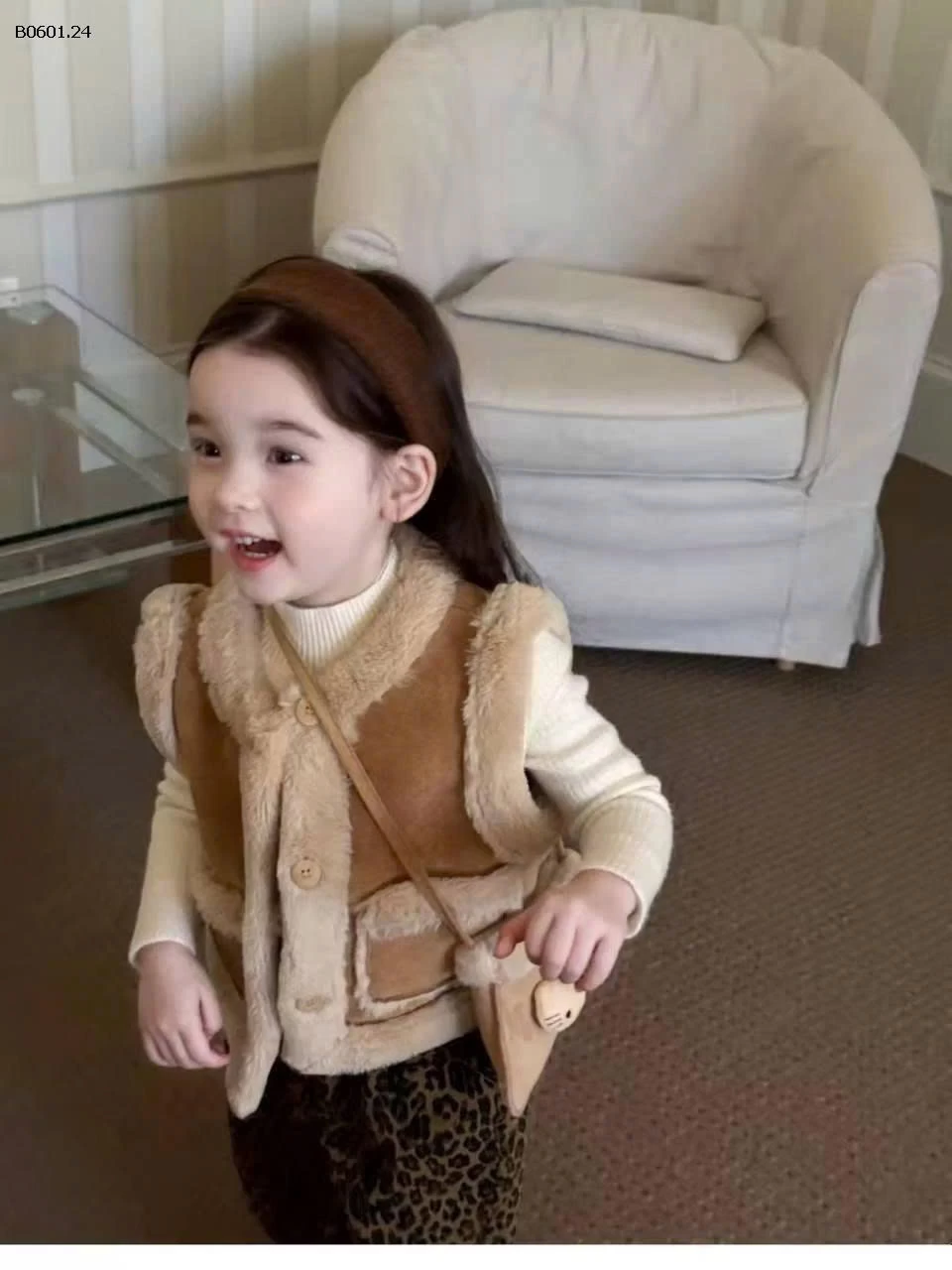 Set 3 món cho bé IU  -sỉ Áo gile+túi : 235k                     Quần : 200k                   Áo len : 195k