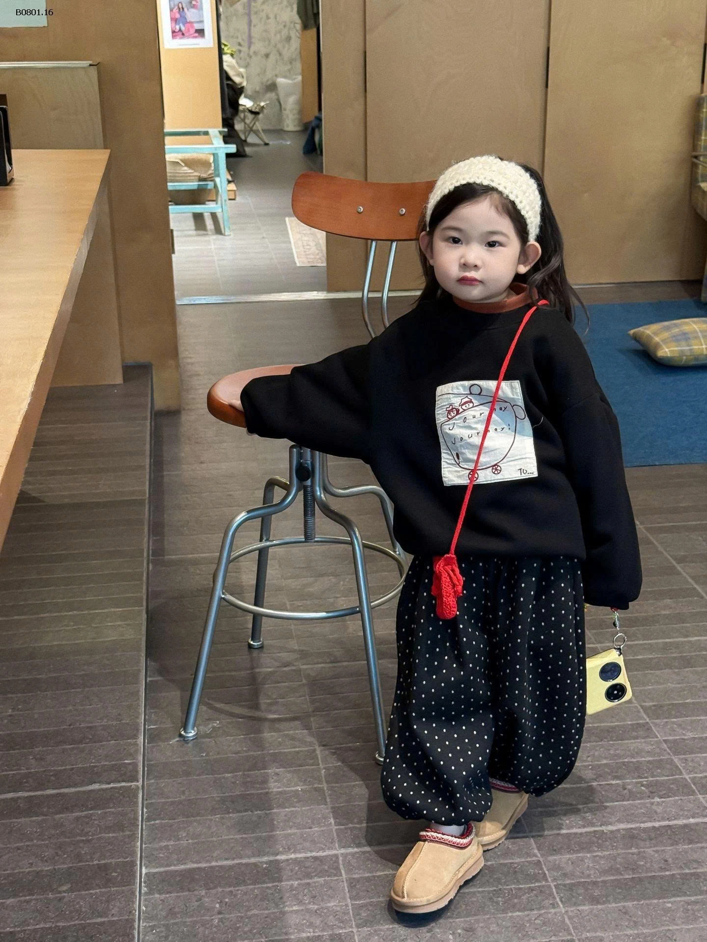 SET VINTAGE Áo nỉ cổ tròn dày dặn, kiểu dáng Hàn Quốc-Giá sỉ  như sau Áo nỉ lót lông :  193k  Quần lót lông : 135k Áo thun cam mặc trong : 255k