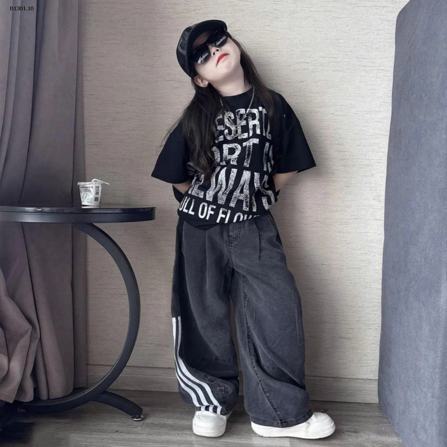 ÁO THUN CHỮ CỘC TAY & QUẦN JEAN 3 SỌC -Giá sỉ  áo: 174k quần: 224k