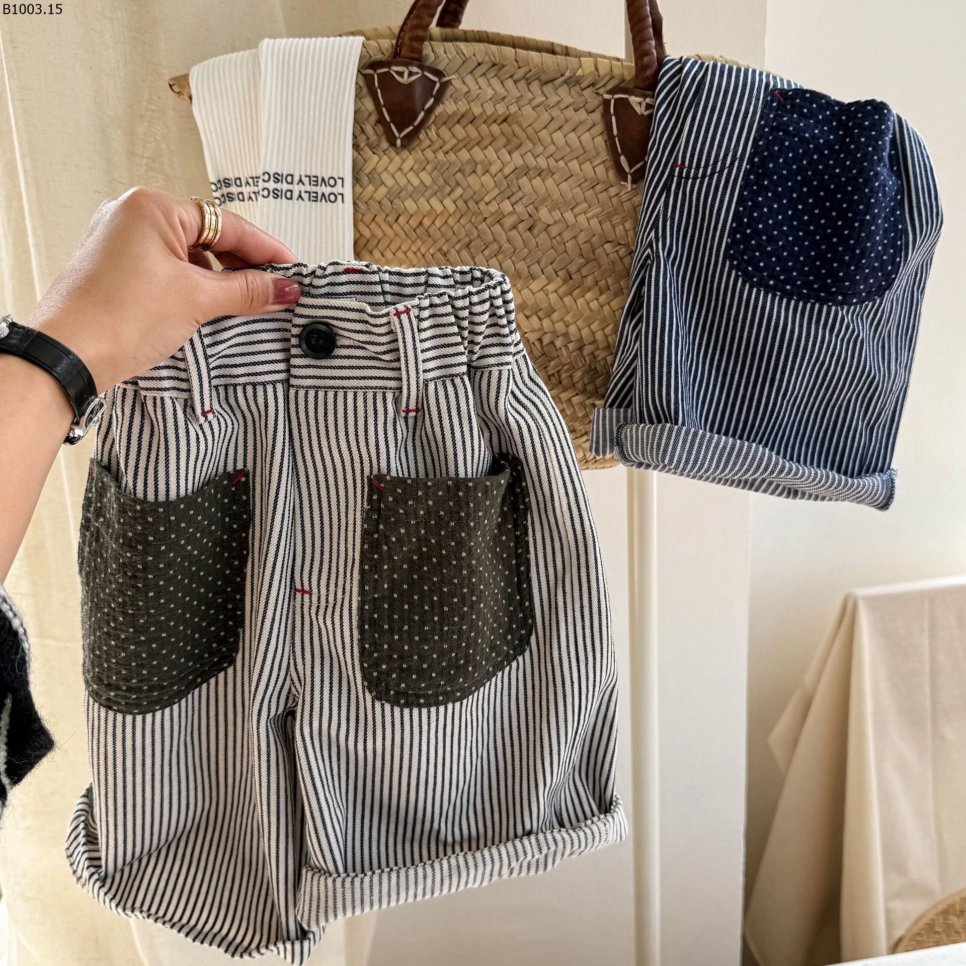 QUẦN SHOT MIDI KẺ SỌC 26070 Giá sỉ 173k